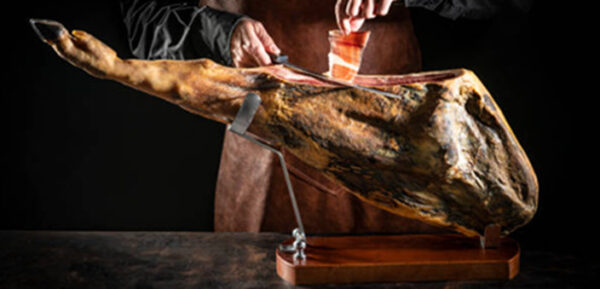 Jambon ibérique tranché au couteau